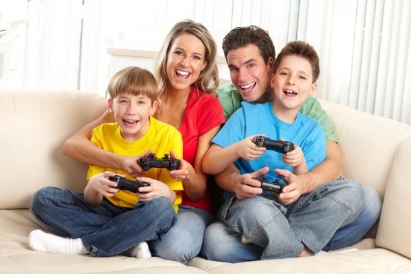 Game Memiliki Manfaat dan Bahaya - Orang Tua dapat Membantu Anak-anak dengan Bermain Bersama Mereka
